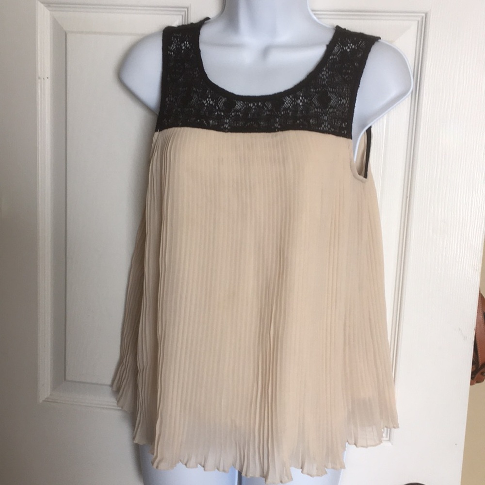 Flowy lined top size small